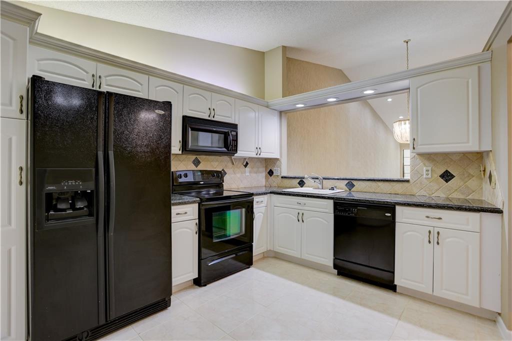 Palm Chase Lakes - Residential