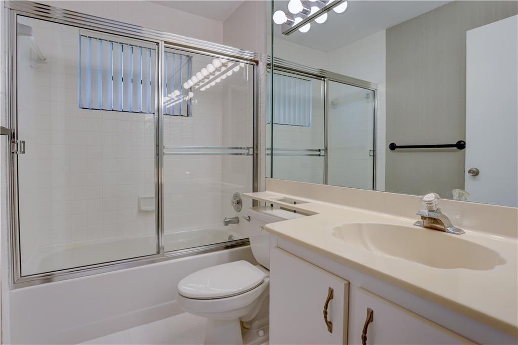 Palm Chase Lakes - Residential