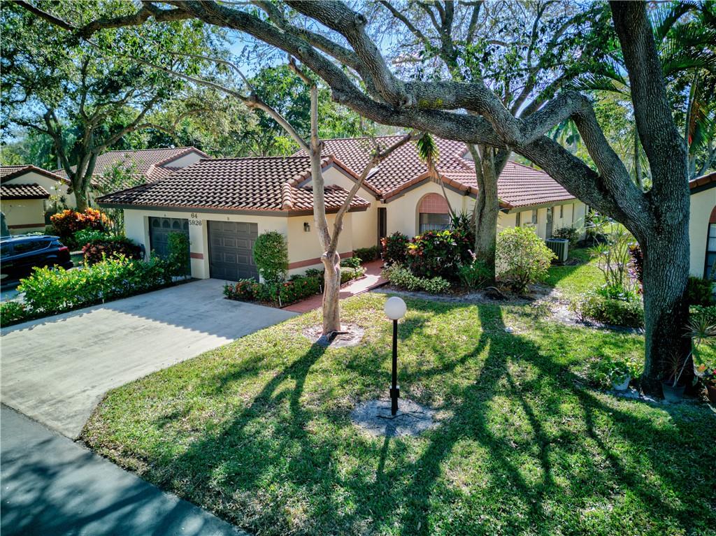 Palm Chase Lakes - Residential