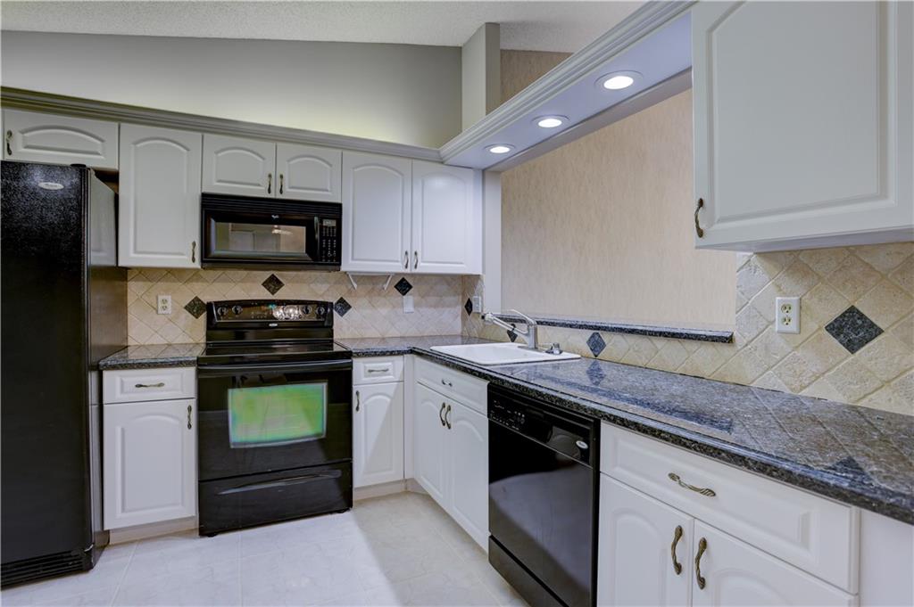 Palm Chase Lakes - Residential