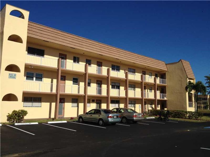 2 bedroom 2 bathroom condo unit for rent.  Canal View and centrally located for shopping and restaurants