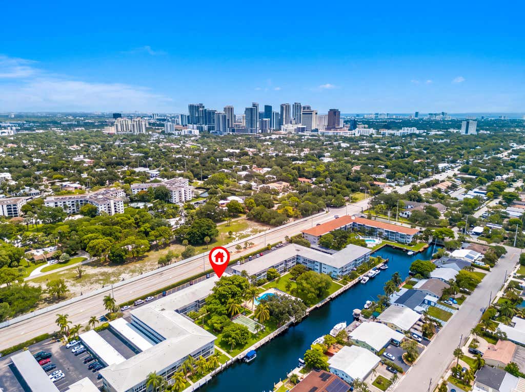 Photo of 1100 SW 12th Terrace, Fort Lauderdale, FL 33315 (MLS # B26062874)