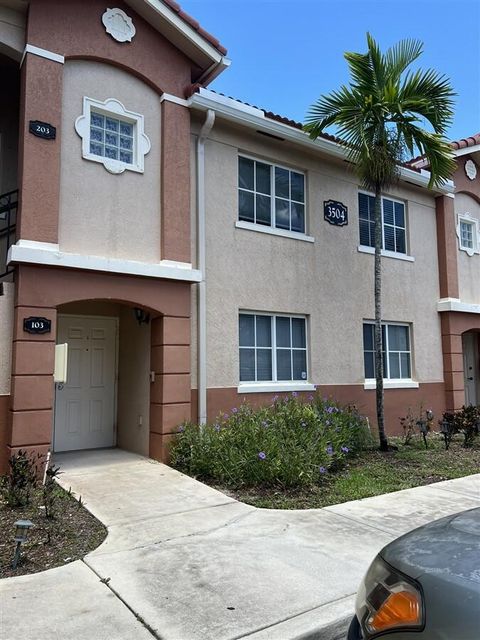 Condominium in West Palm Beach FL 3504 Briar Bay Boulevard Blvd.jpg