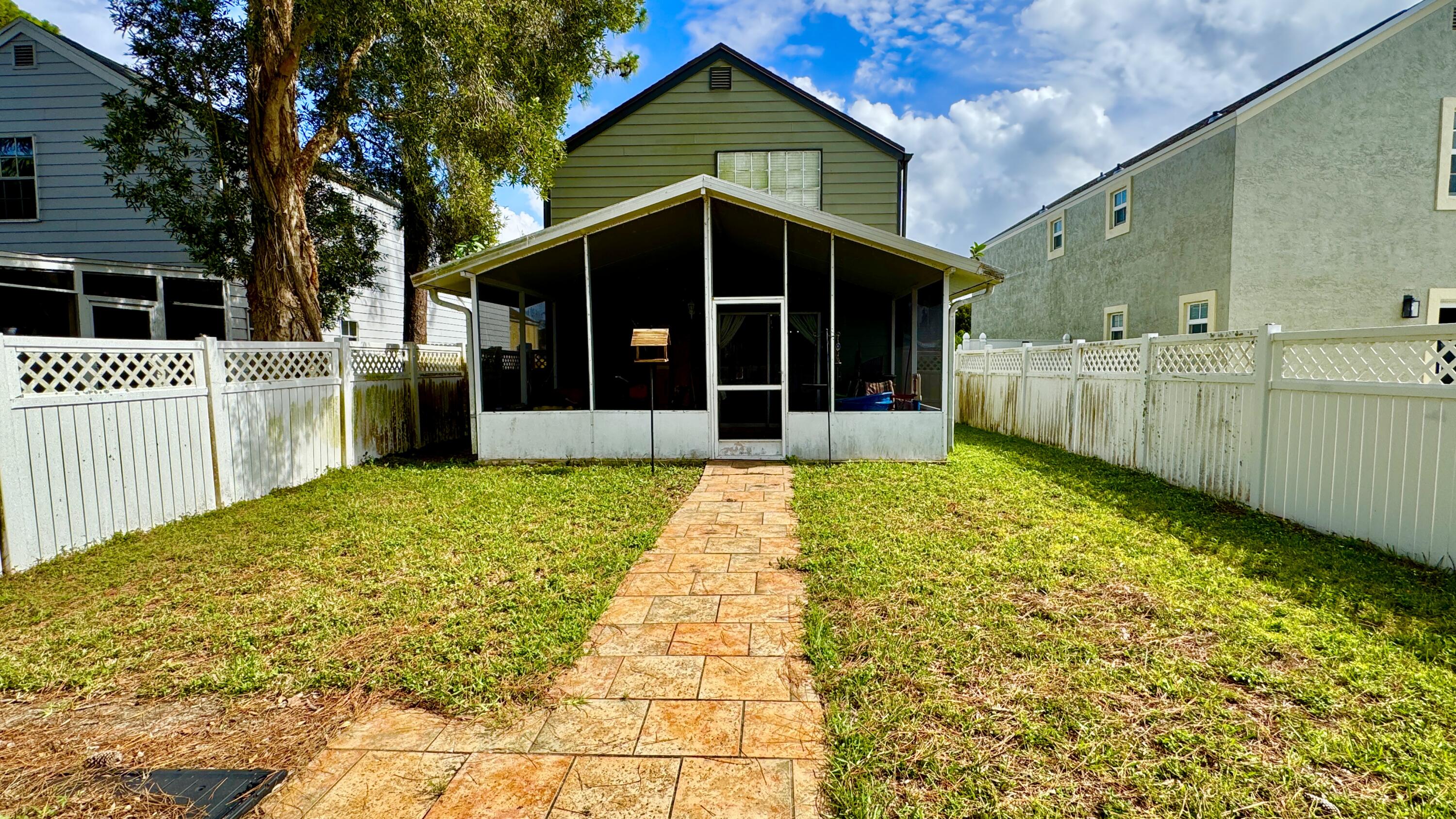 5885 Rambler Rose Way