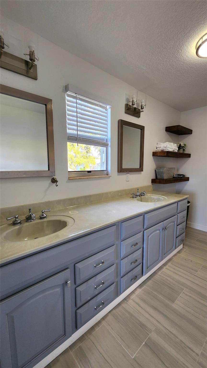 Rainbow Lakes Tr E - Residential Lease