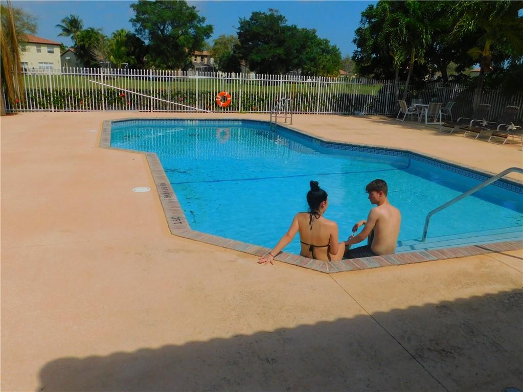 HAMMOCKS AT RIVERGLEN - Residential