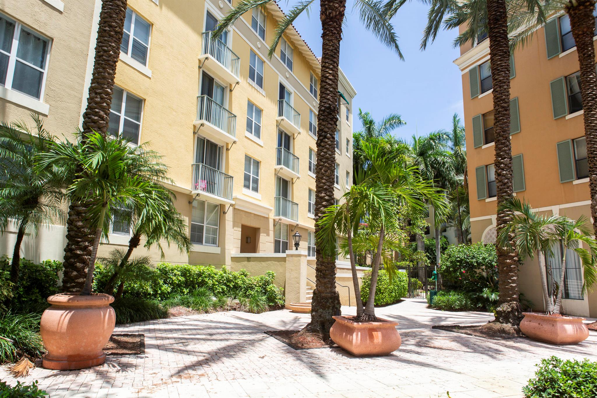 COURTYARDS IN CITYPLACE C - Residential Lease