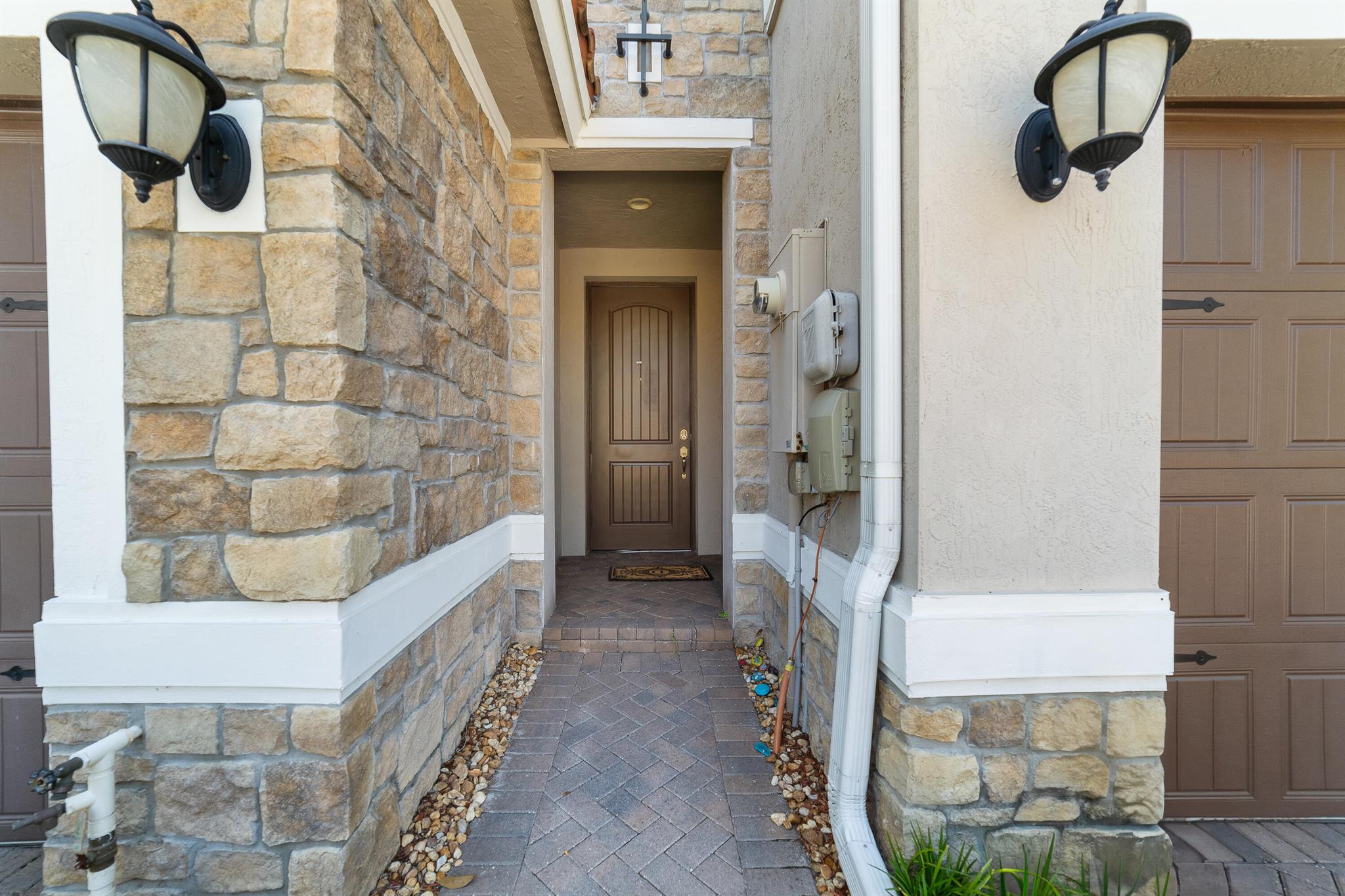 8416 Lakeview Trail