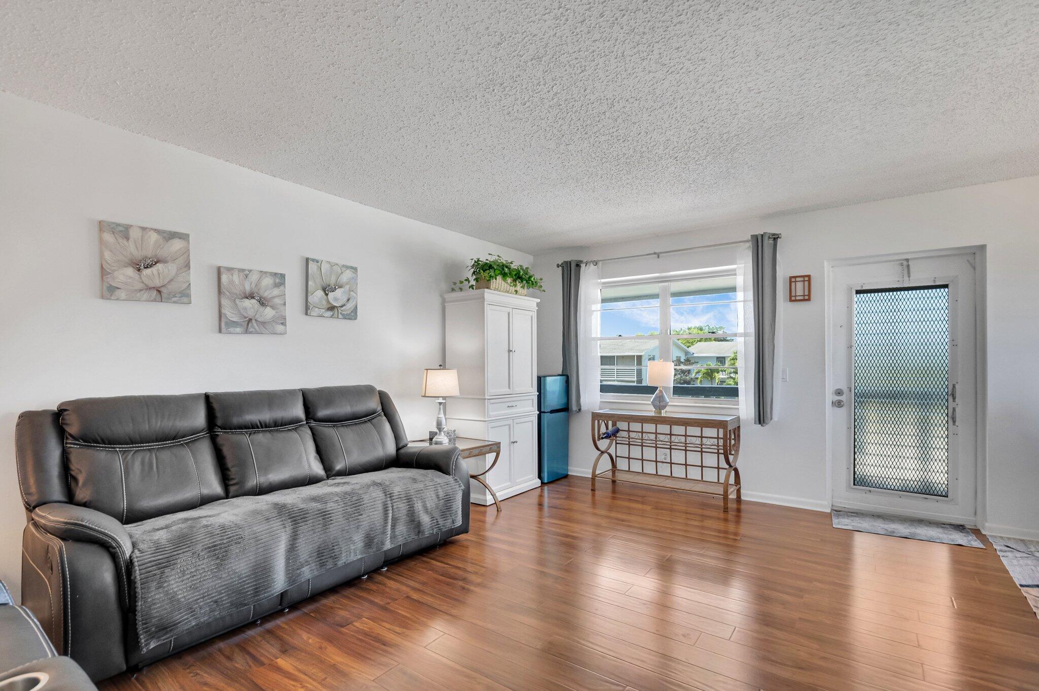 376 Markham Q