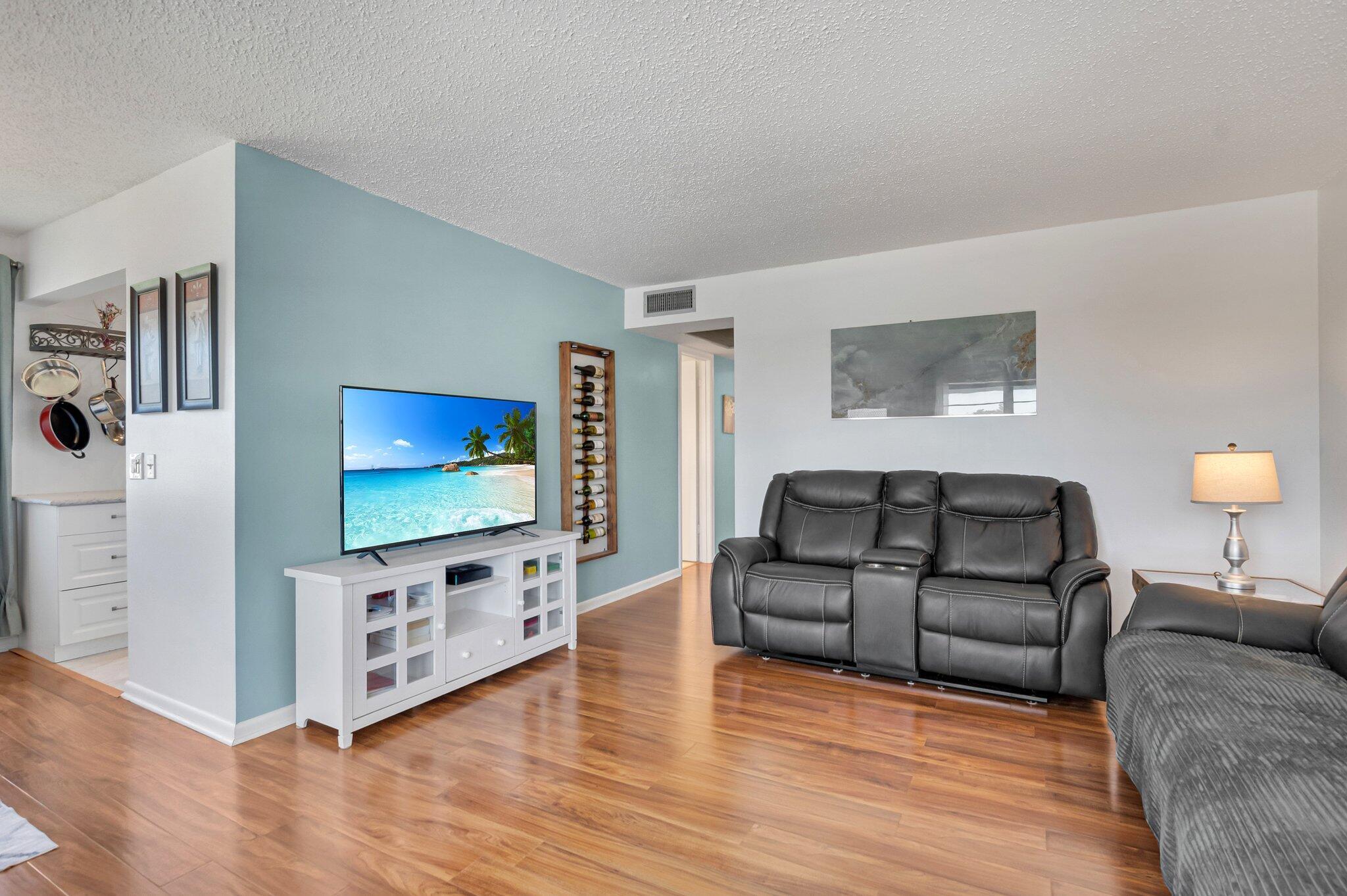 376 Markham Q