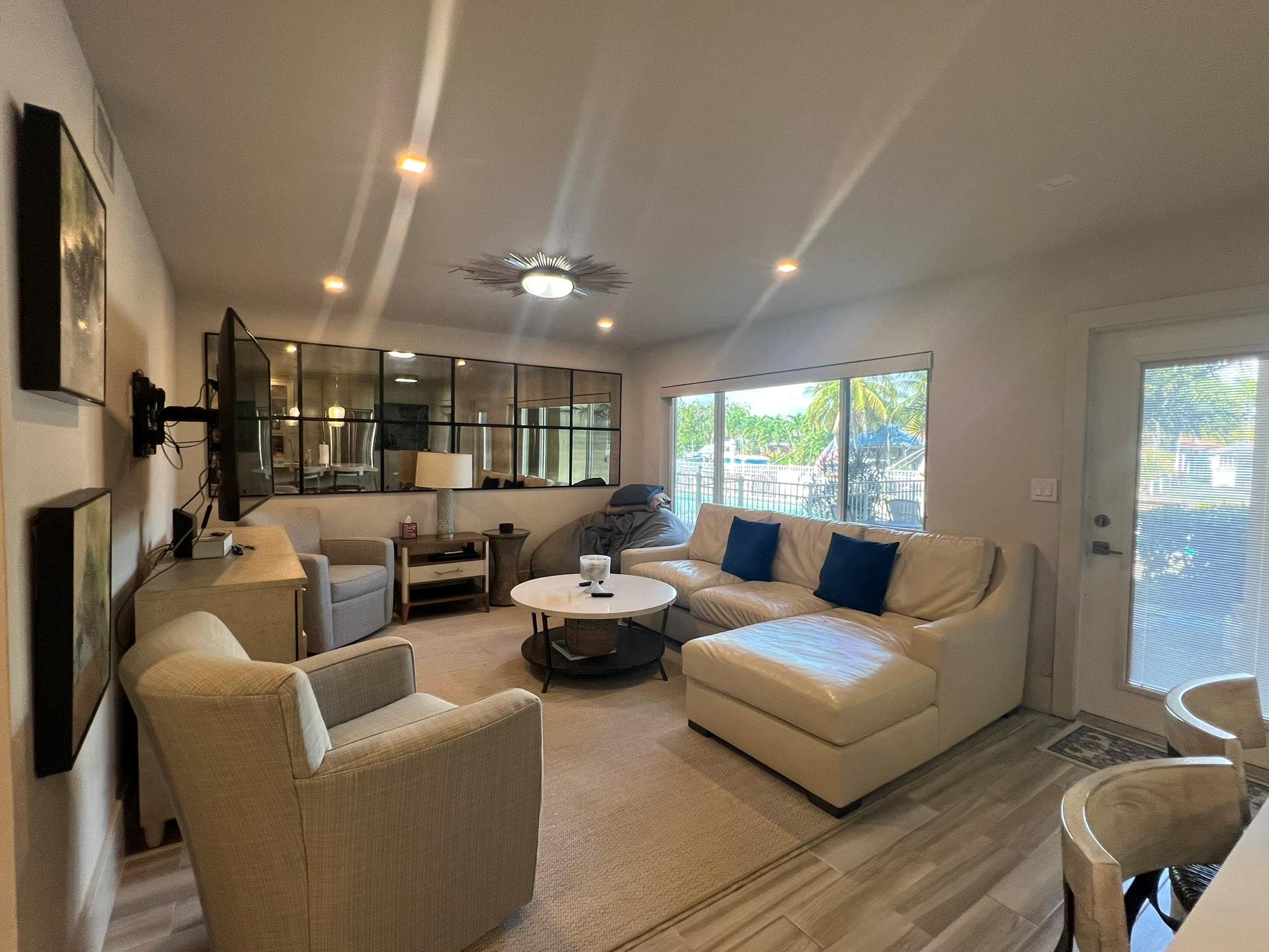 2811 NE 51st Street 6