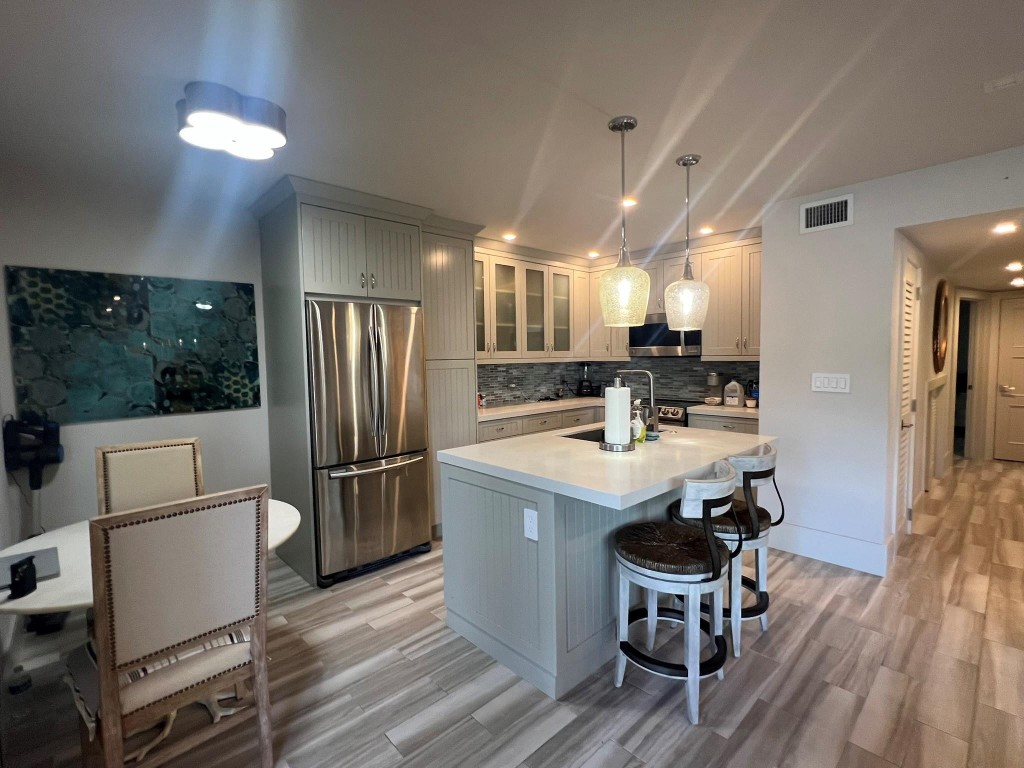 2811 NE 51st Street 6