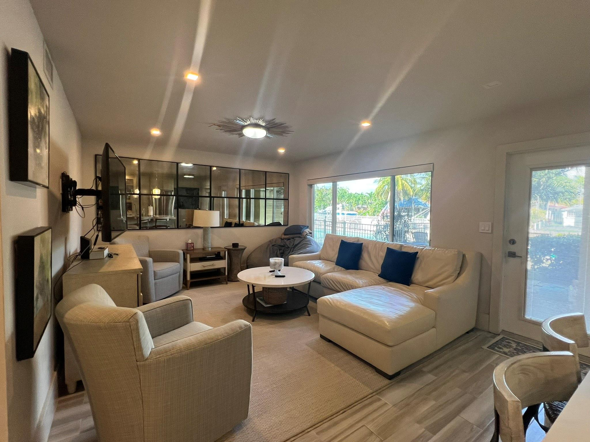 2811 NE 51st Street 6