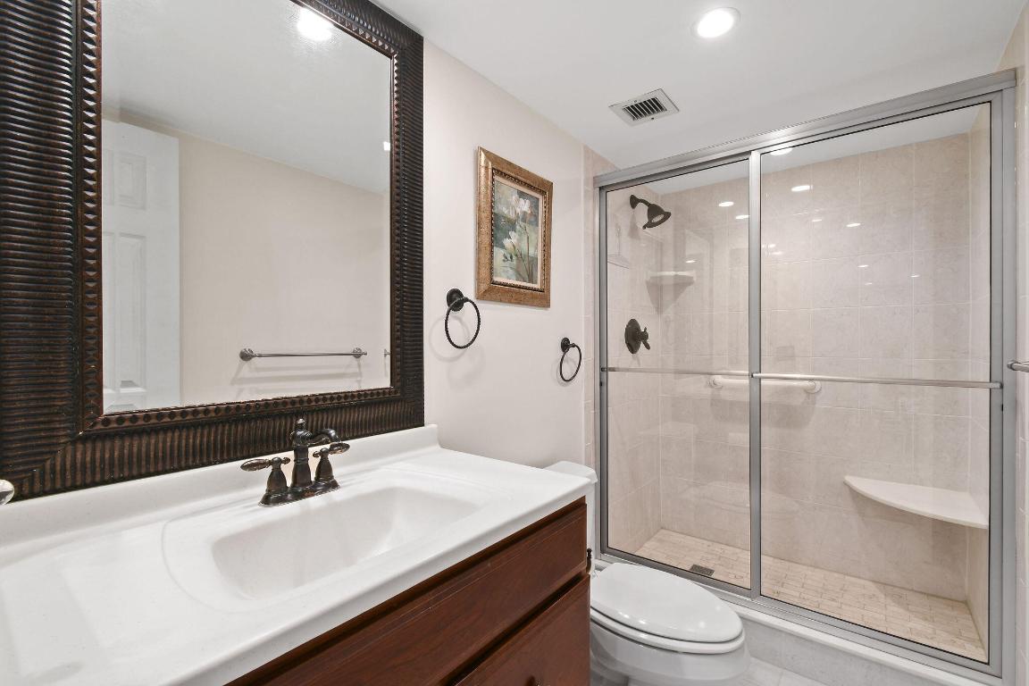 LAKE HARBOUR TOWERS CONDO - Residential