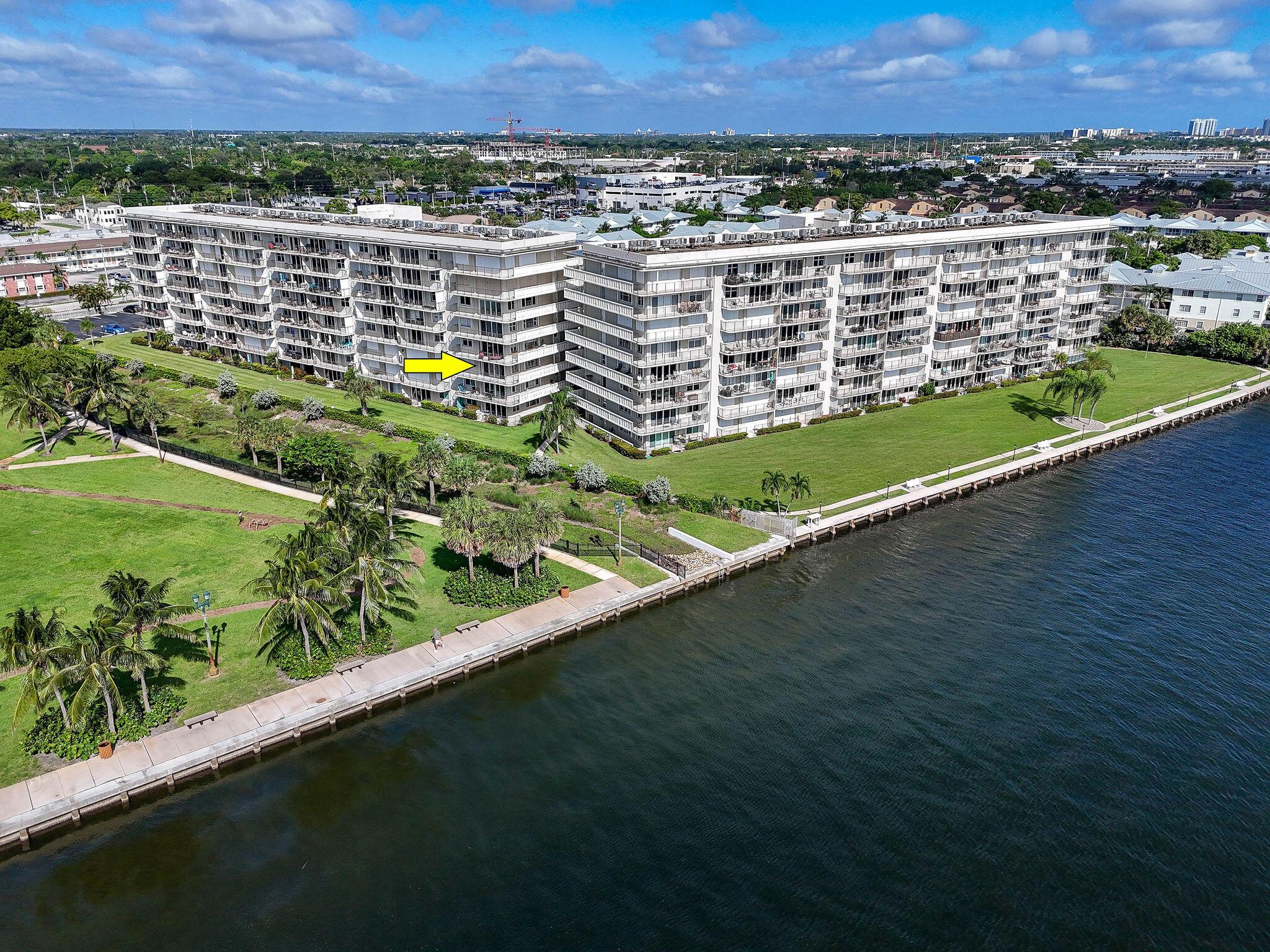 LAKE HARBOUR TOWERS CONDO - Residential