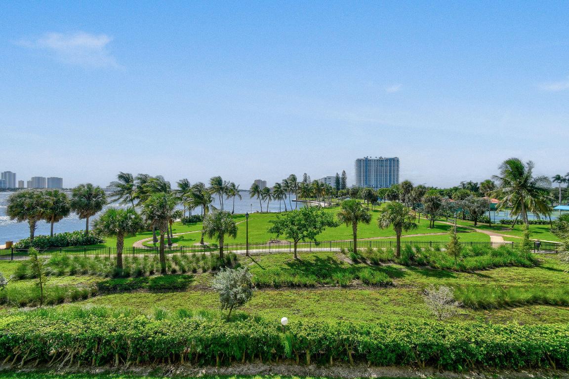 LAKE HARBOUR TOWERS CONDO - Residential