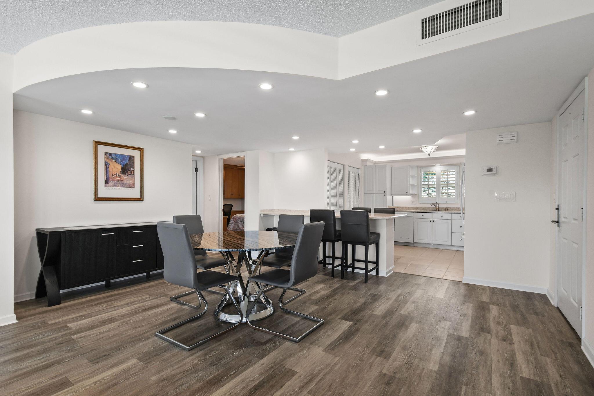 LAKE HARBOUR TOWERS CONDO - Residential