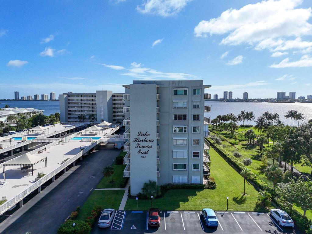 LAKE HARBOUR TOWERS CONDO - Residential
