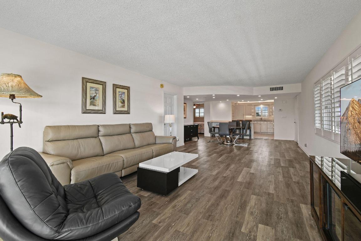 LAKE HARBOUR TOWERS CONDO - Residential