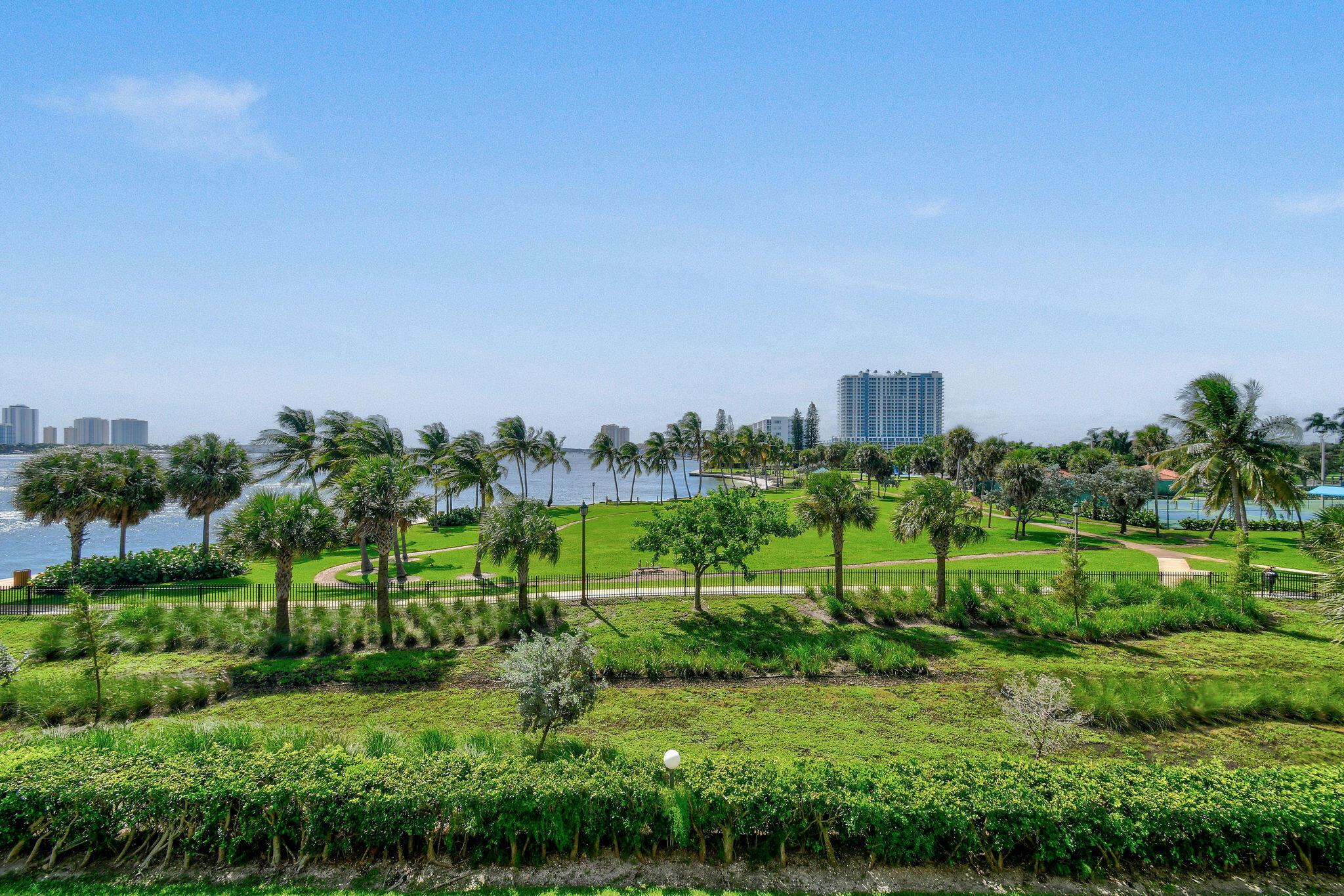 LAKE HARBOUR TOWERS CONDO - Residential