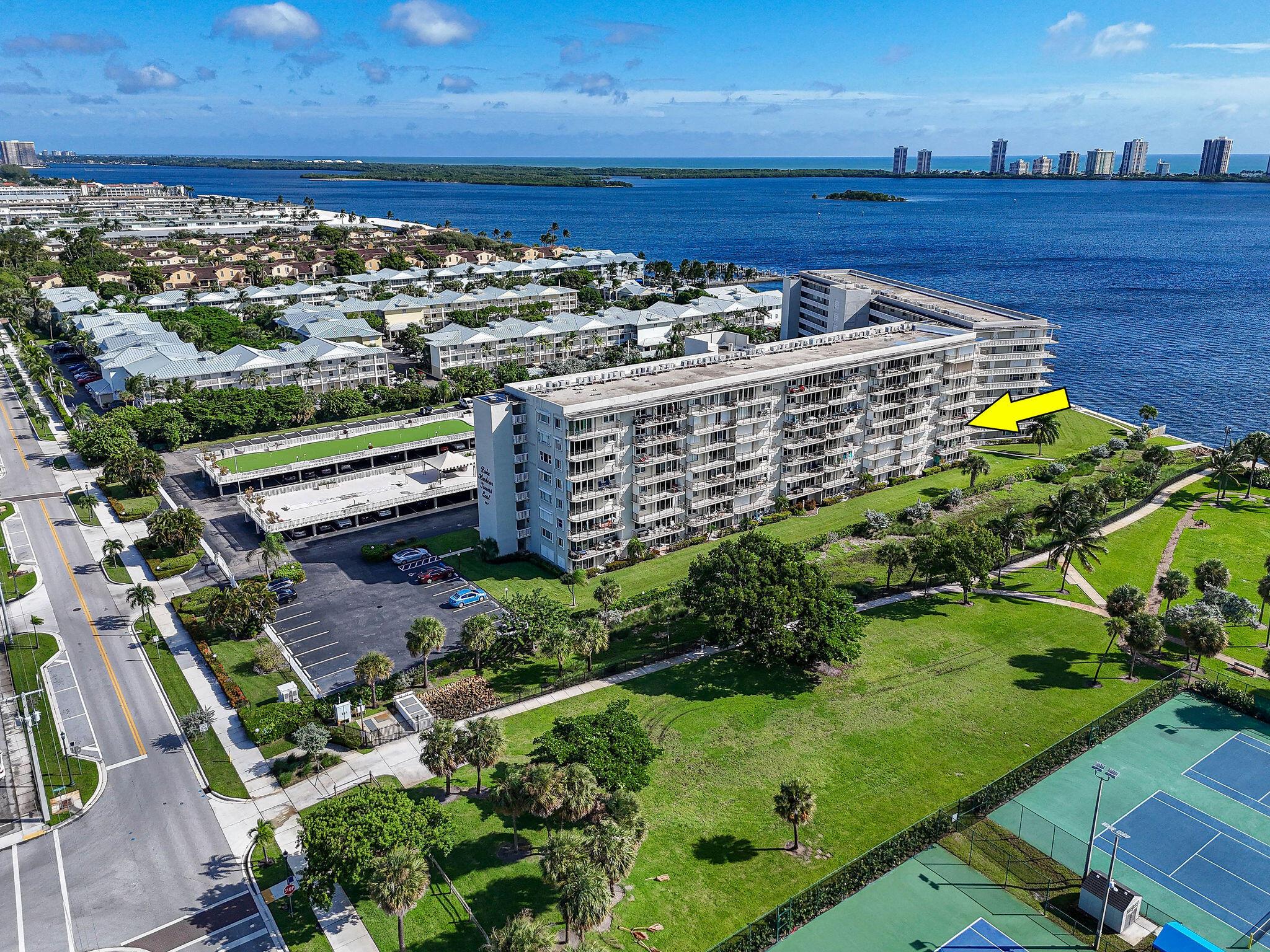 LAKE HARBOUR TOWERS CONDO - Residential
