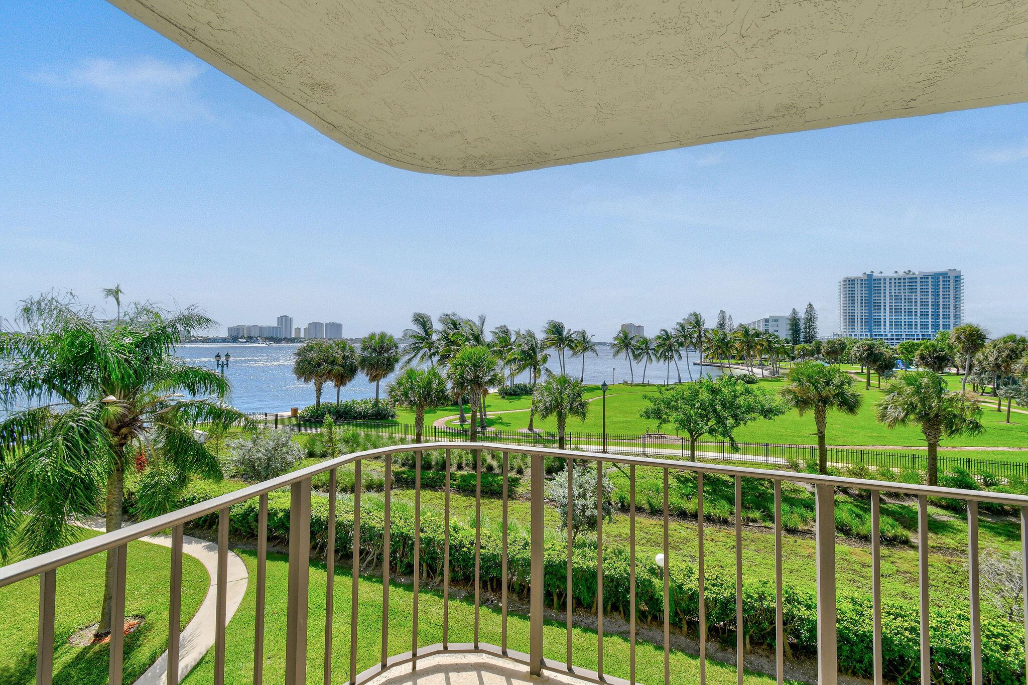 LAKE HARBOUR TOWERS CONDO - Residential