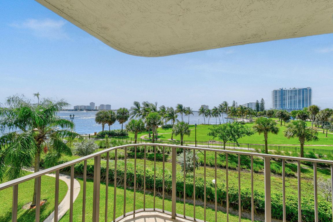 LAKE HARBOUR TOWERS CONDO - Residential