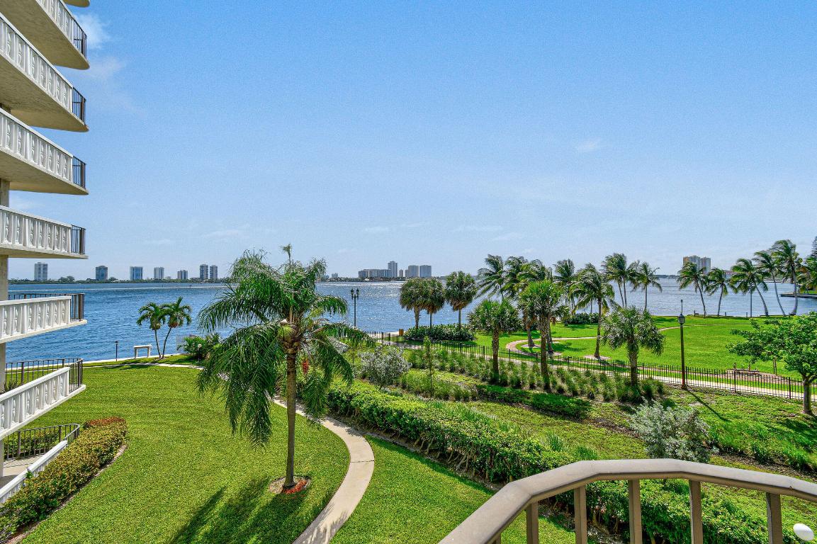 LAKE HARBOUR TOWERS CONDO - Residential