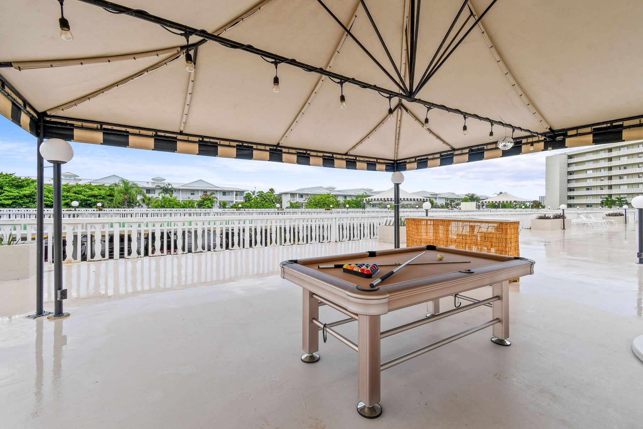 LAKE HARBOUR TOWERS CONDO - Residential