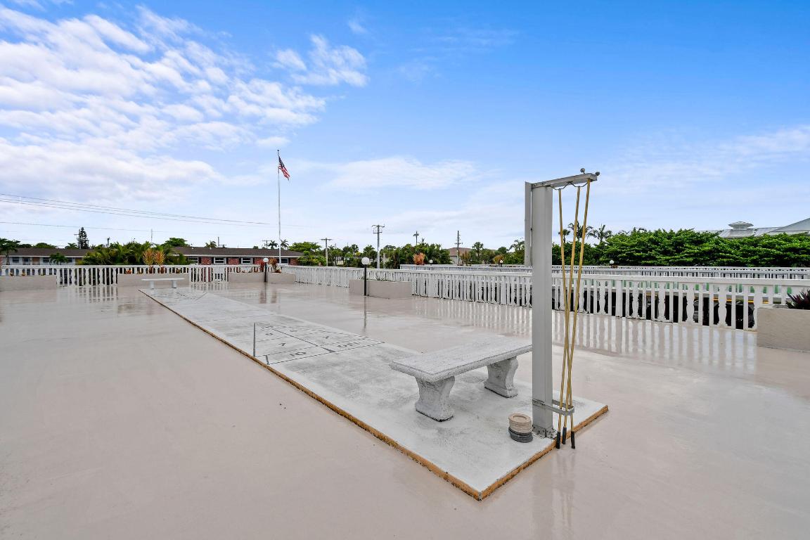 LAKE HARBOUR TOWERS CONDO - Residential