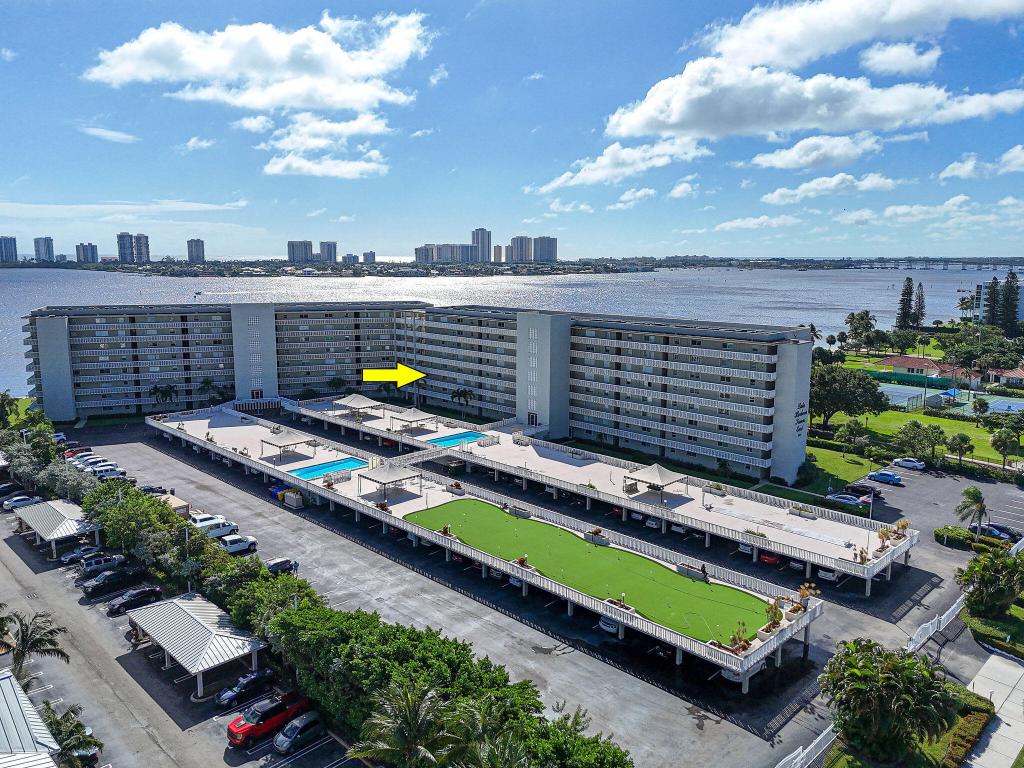 LAKE HARBOUR TOWERS CONDO - Residential