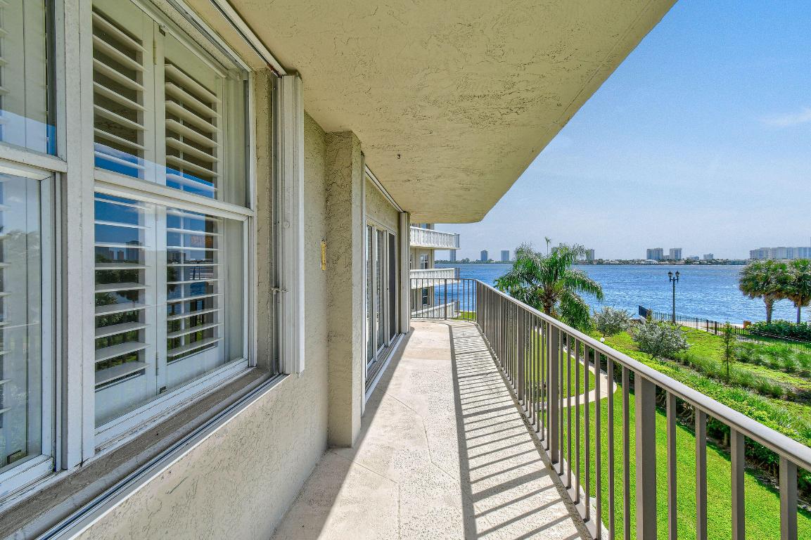 LAKE HARBOUR TOWERS CONDO - Residential