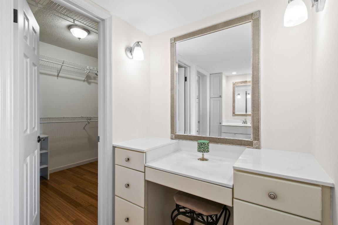 LAKE HARBOUR TOWERS CONDO - Residential