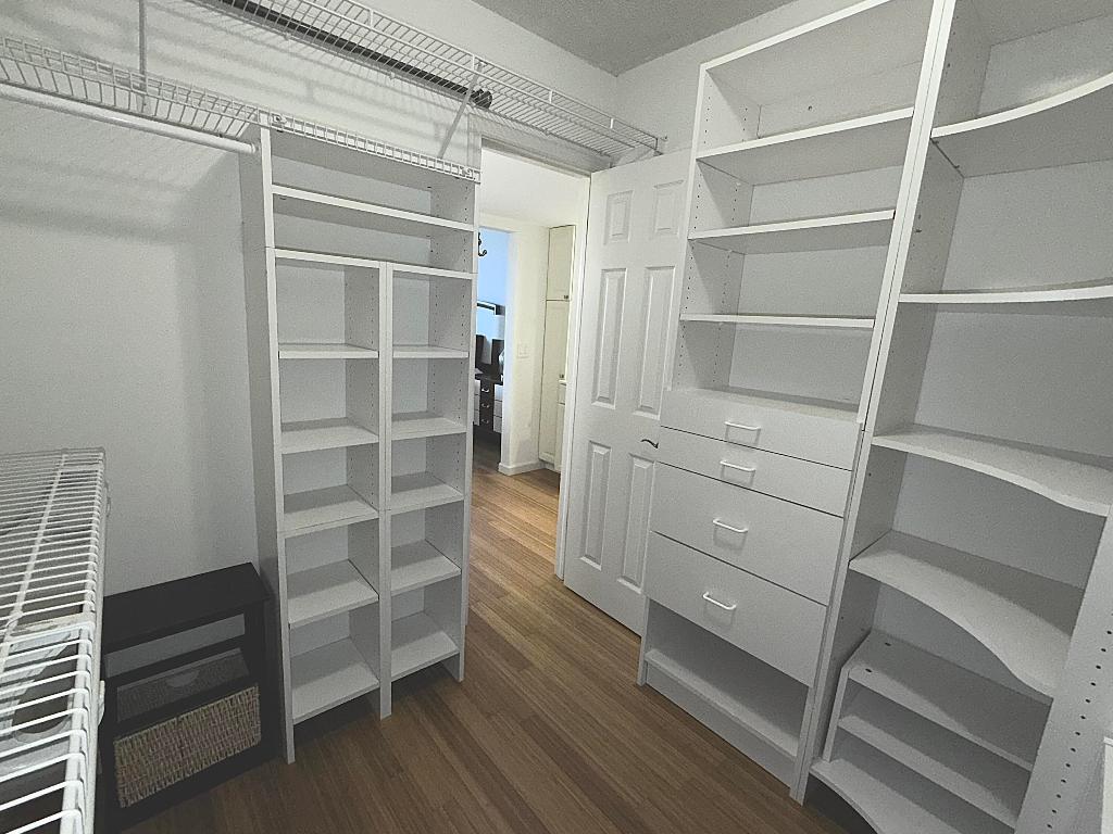 LAKE HARBOUR TOWERS CONDO - Residential