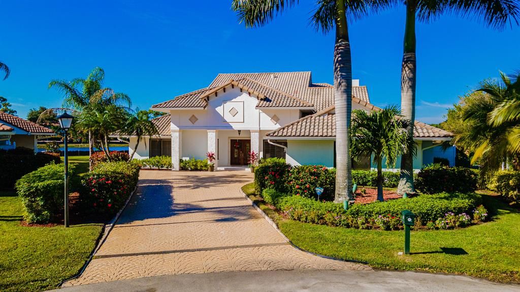 Photo of 10 Surrey Road, Palm Beach Gardens, FL 33418 (MLS # R10681732)