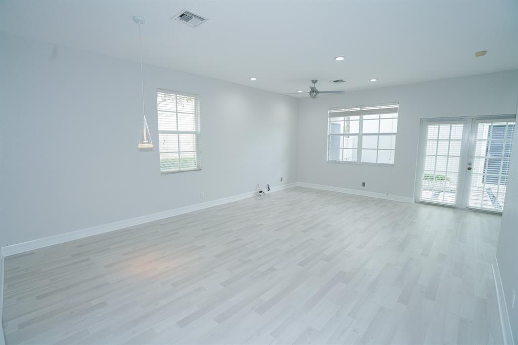 981 NW 18th Ave