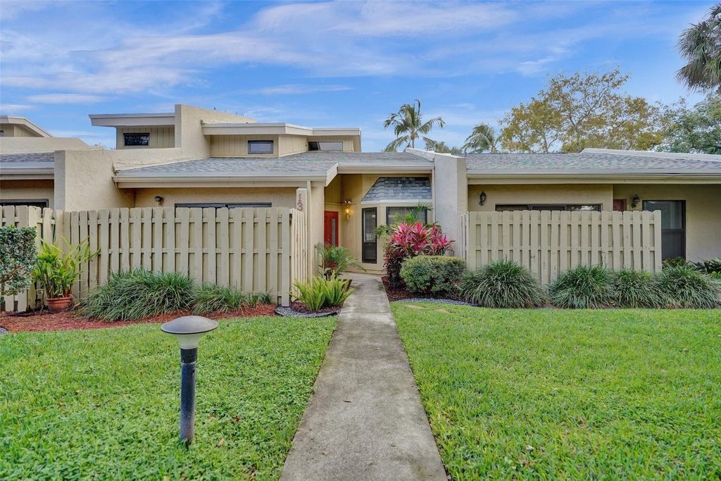 Photo of 1400 NW 9th Avenue #B-13, Boca Raton, FL 33486 (MLS # F10539638)