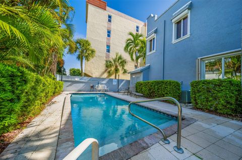 Townhouse in Lauderdale By The Sea FL 4625 Poinciana St St 45.jpg