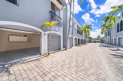 Townhouse in Lauderdale By The Sea FL 4625 Poinciana St St 43.jpg