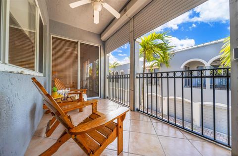 Townhouse in Lauderdale By The Sea FL 4625 Poinciana St St 35.jpg