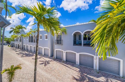 Townhouse in Lauderdale By The Sea FL 4625 Poinciana St St 50.jpg