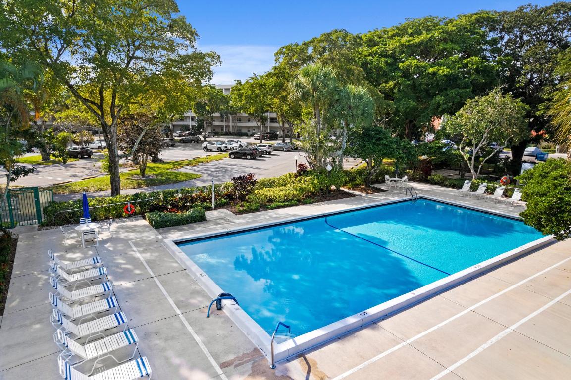 NO 99 PALM-AIRE COUNTRY CLUB - Residential