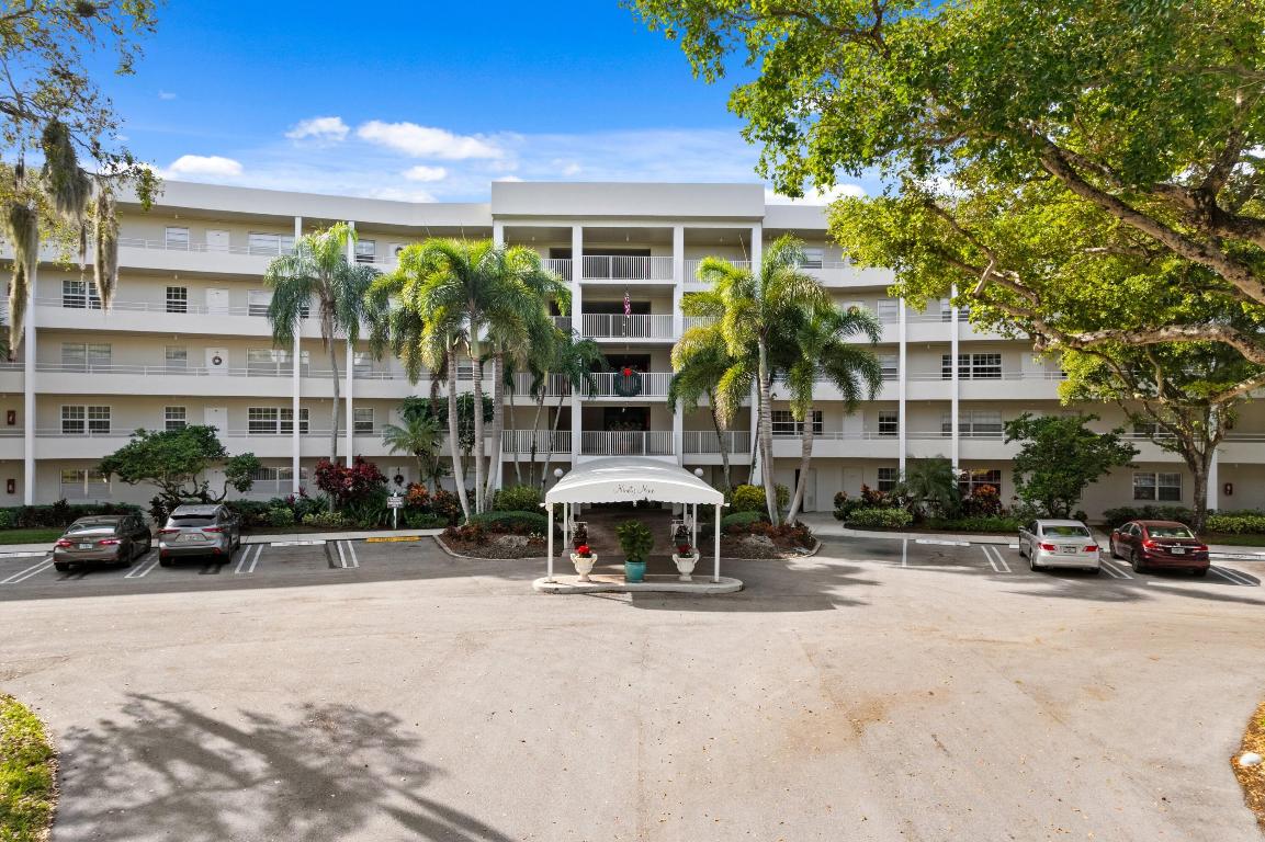 NO 99 PALM-AIRE COUNTRY CLUB - Residential