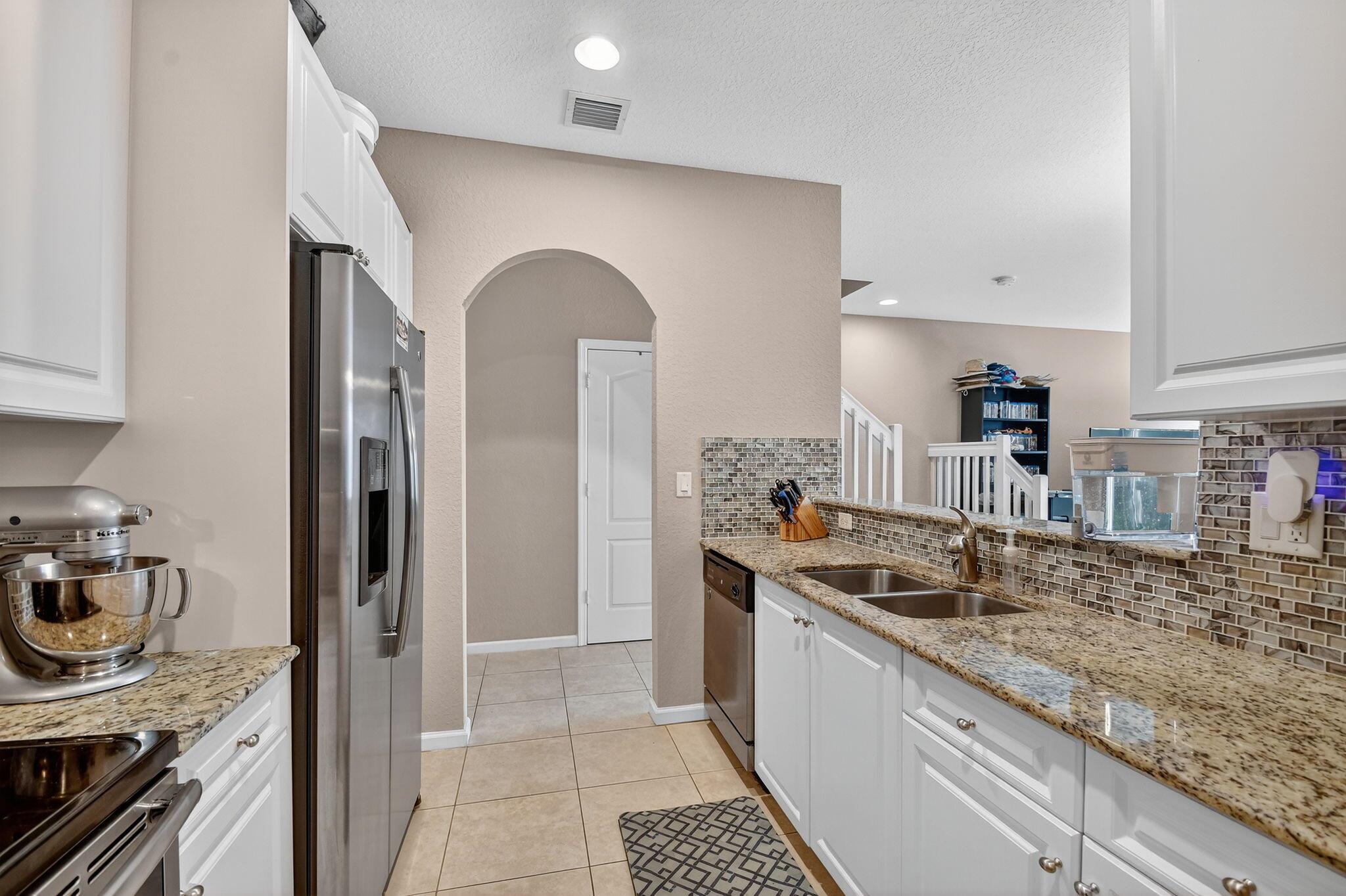 COLONY RESERVE AT LAKE WO - Residential Lease