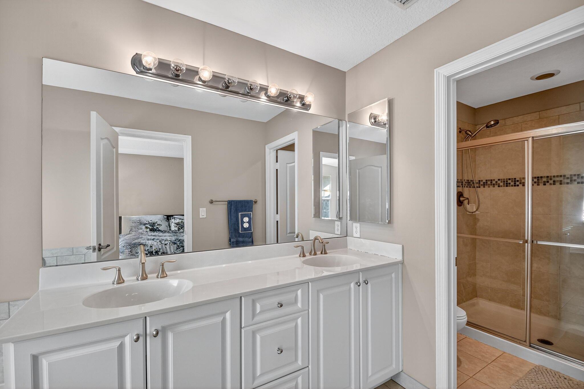 COLONY RESERVE AT LAKE WO - Residential Lease