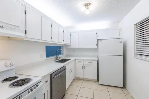 5250 Las Verdes Cir Unit 202, Delray Beach, FL 33484 - MLS#: F10466356