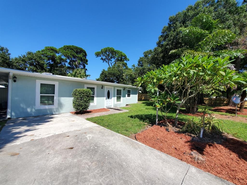 Photo of 1906 Edgevale Road, Fort Pierce, FL 34982 (MLS # R10745819)