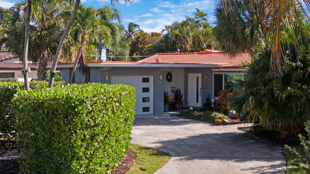 Photo of 1060 SE 9th Avenue, Pompano Beach, FL 33060 (MLS # R11149887)