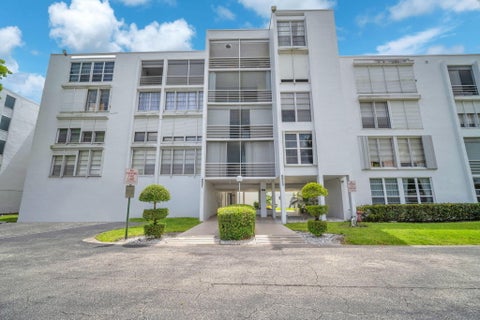 Tiny photo for 6921 Cypress Road #Apt B19, Plantation, FL 33317 (MLS # B26023140)