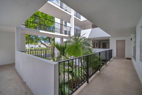 Tiny photo for 6921 Cypress Road #Apt B19, Plantation, FL 33317 (MLS # B26023140)